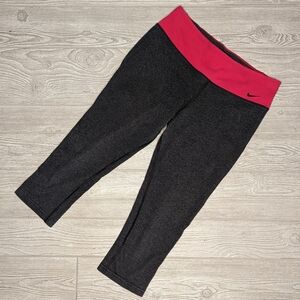 Nike workout/ yoga Capri pants